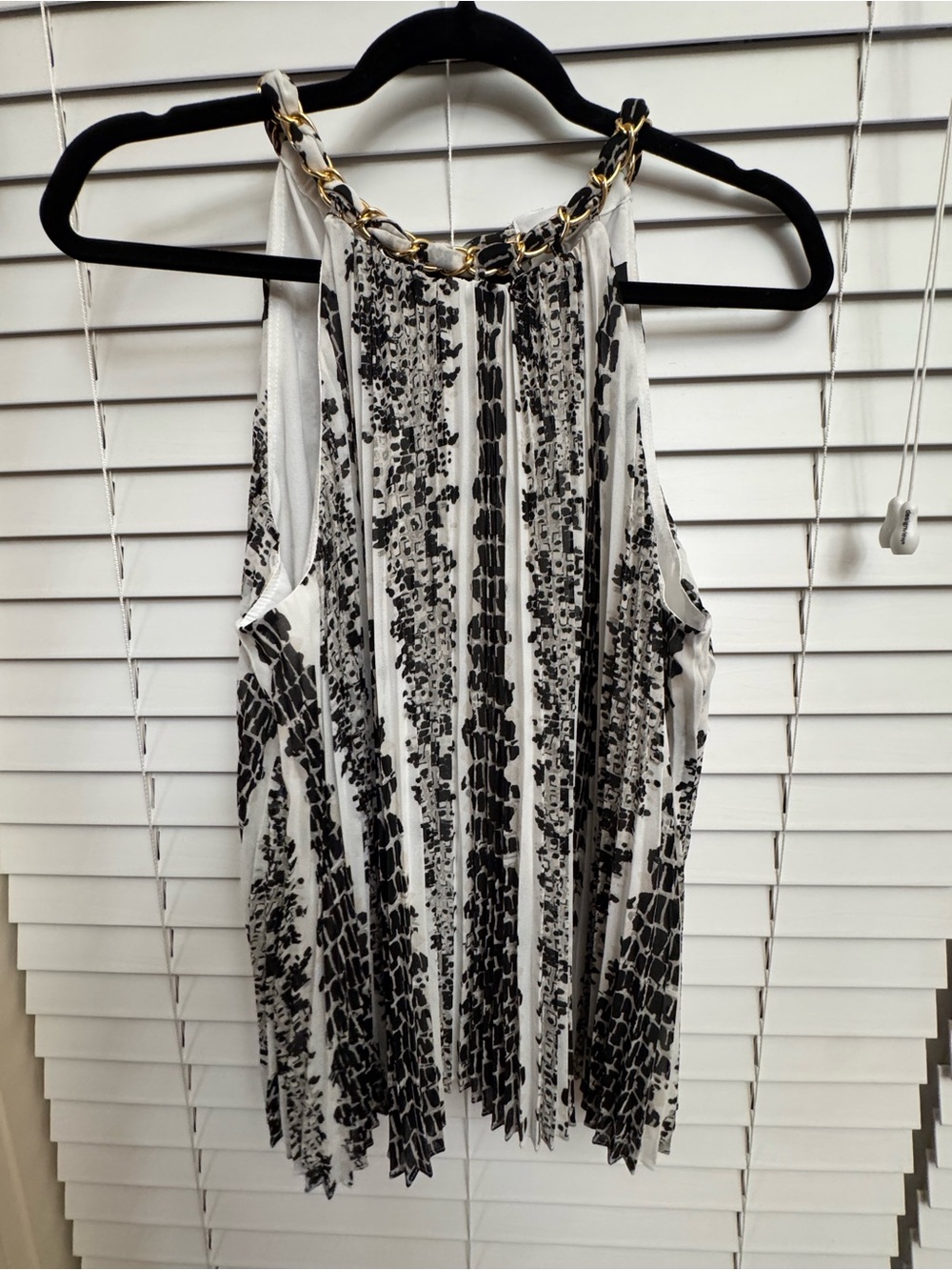 Women's Black & White Chain-Detail Sleeveless, Tie Neck Halter